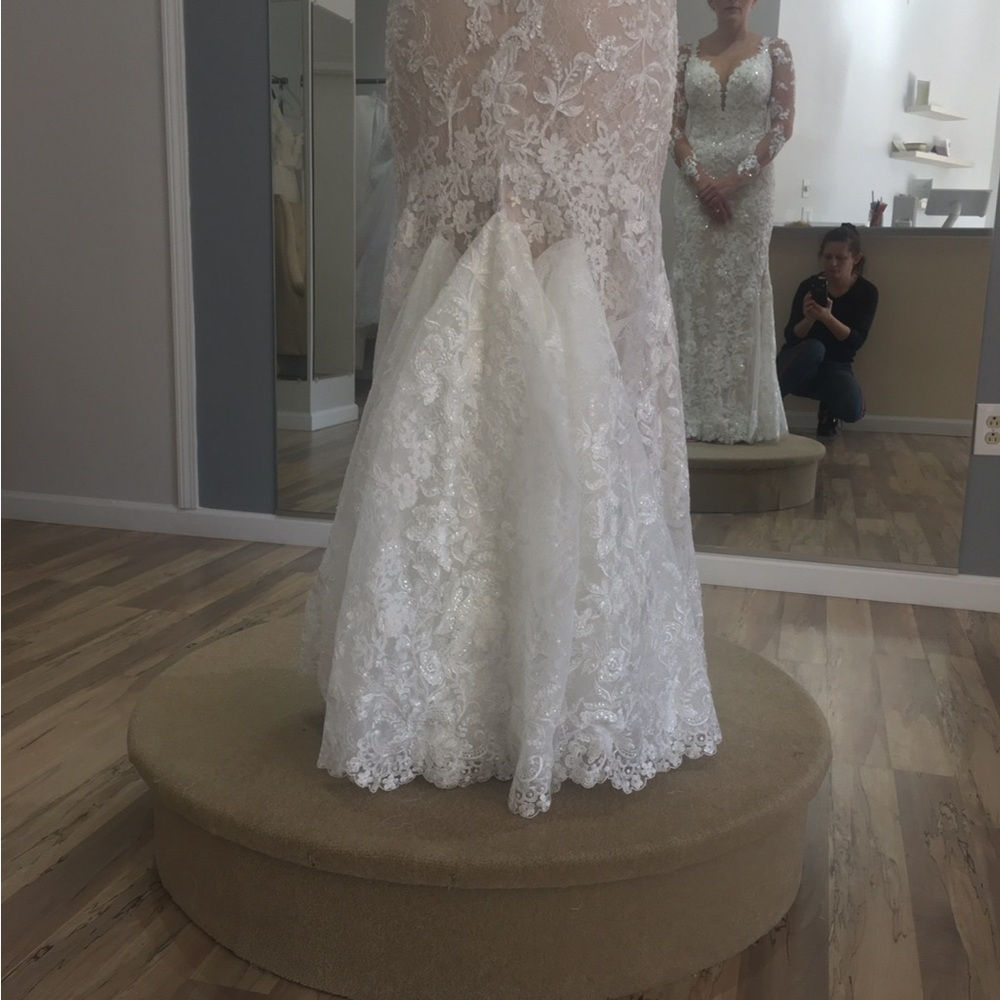 Elegant White Lace Wedding Dress